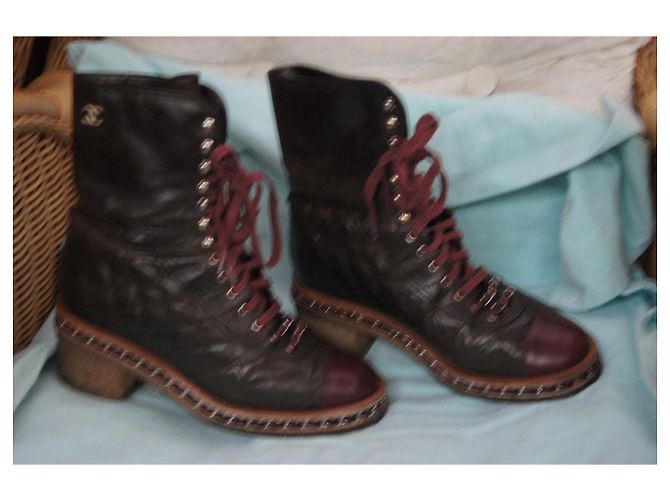Botines Chanel de cuero acolchado rojo oscuro Burdeos - vista 3