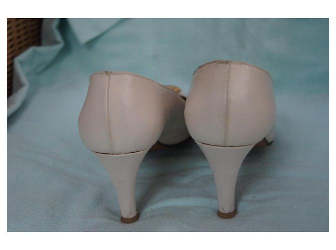 Yves Saint Laurent Pumps aus Leder Eggshell Aus weiß - Ansicht 5