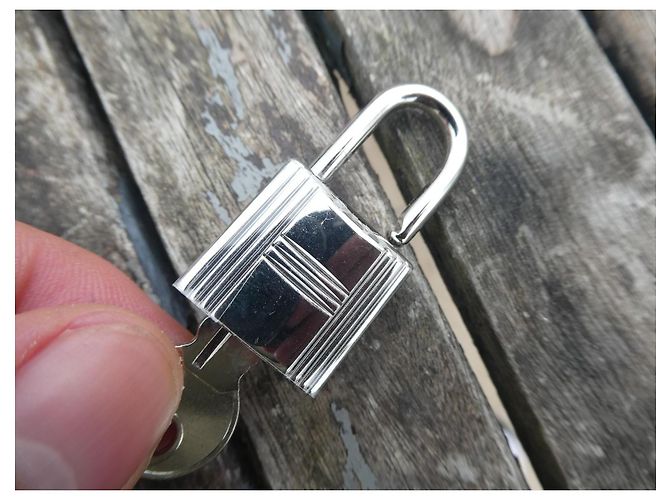 Cadeado Hermès em aço prateado com uma chave Hardware prateado - vista 3