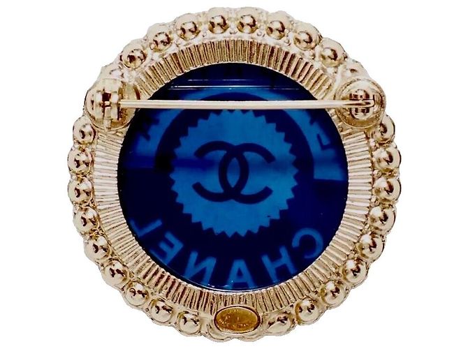 Spilla Chanel La Pausa in resina blu e oro Gold hardware - vista 2