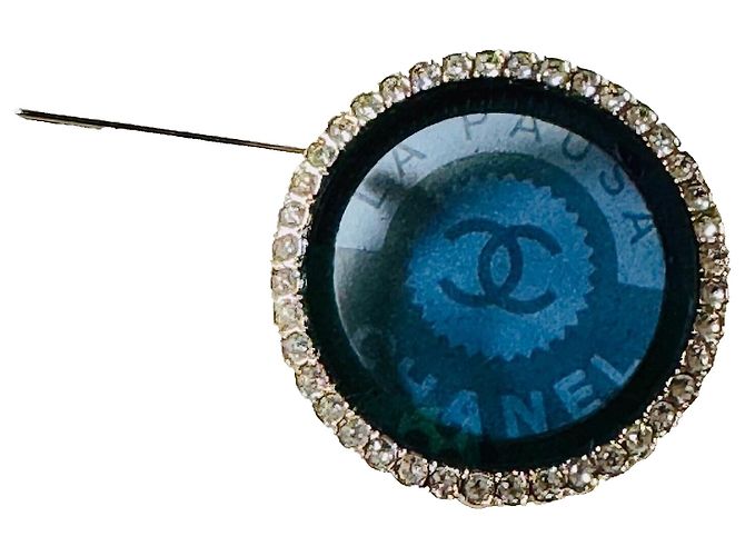 Spilla Chanel La Pausa in resina blu e oro Gold hardware - vista 3
