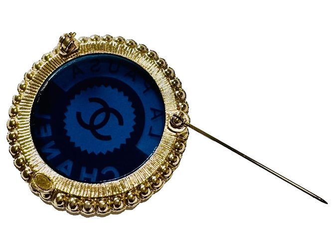 Spilla Chanel La Pausa in resina blu e oro Gold hardware - vista 6