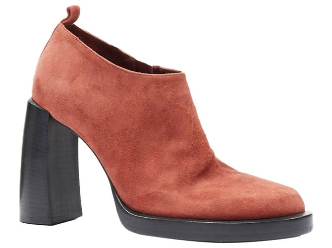 Stivaletti in suede rosso bruciato con tacco chunky curvo di Ann Demeulemeester - vista 2