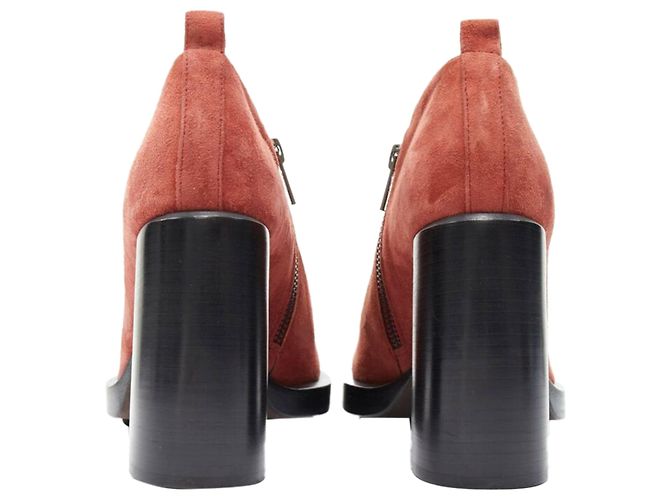 Stivaletti in suede rosso bruciato con tacco chunky curvo di Ann Demeulemeester - vista 5
