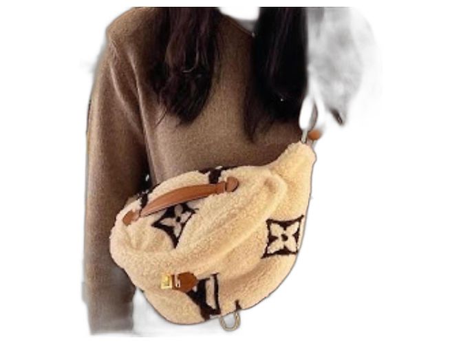 Bumbag Sac banane en shearling Louis Vuitton - vue 2