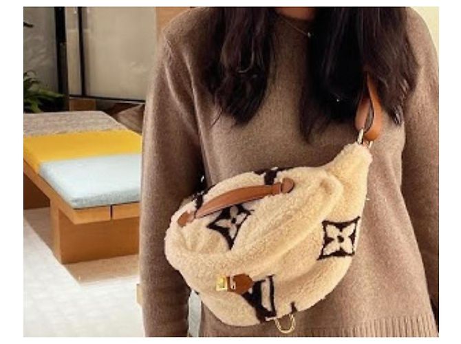 Bumbag Sac banane en shearling Louis Vuitton - vue 3