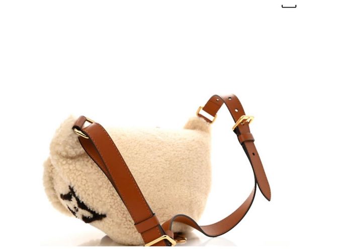 Bumbag Sac banane en shearling Louis Vuitton - vue 4