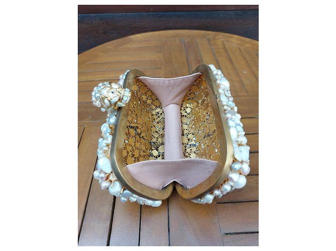 Alexander McQueen: clutch a forma di teschio decorata con perle Beige - vista 10