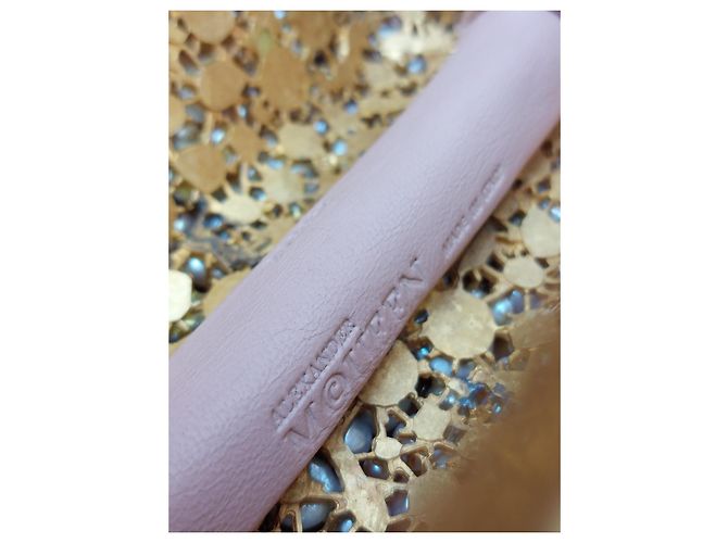 Alexander McQueen: clutch a forma di teschio decorata con perle Beige - vista 12