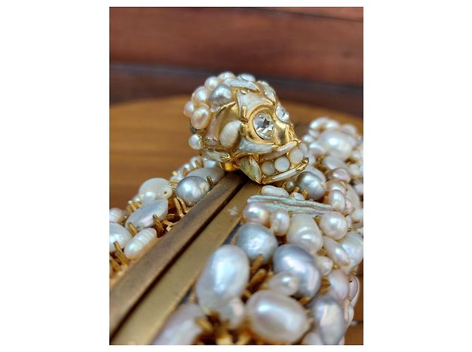 Alexander McQueen: clutch a forma di teschio decorata con perle Beige - vista 7