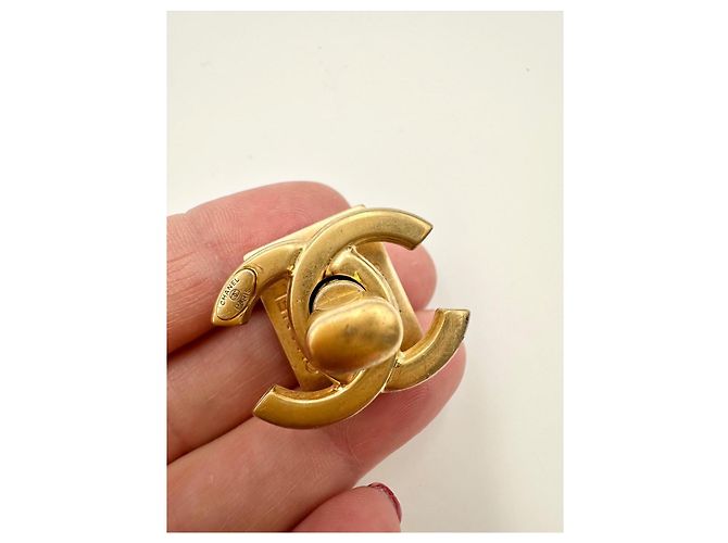 CHANEL CC Drehverschluss Schnalle antikgold Golden - Ansicht 3