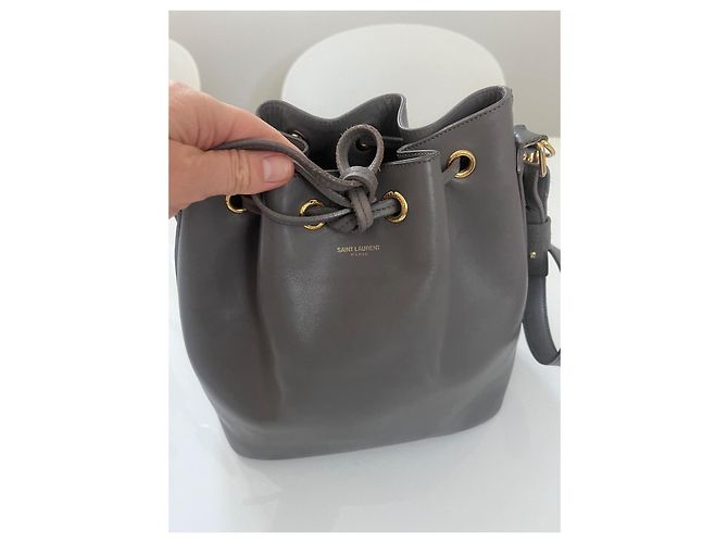 Modelo de bolsa Yves Saint Laurent Cinza antracite - vista 2