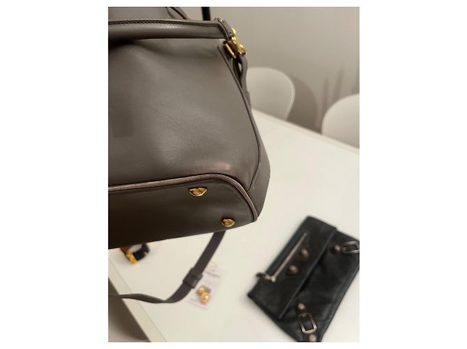 Modelo de bolsa Yves Saint Laurent Cinza antracite - vista 4