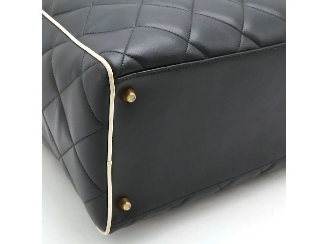 Borsa da bowling Matelassé Chanel Nero Bianco - vista 4