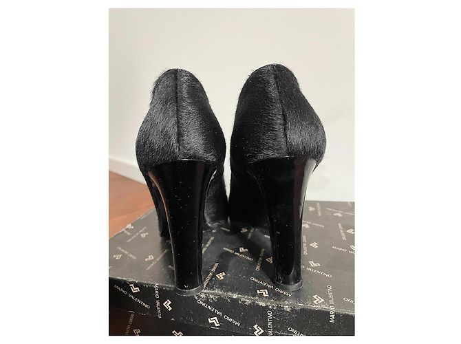 Décolleté Valentino in pelle stile pony e vernice nera Nero - vista 4