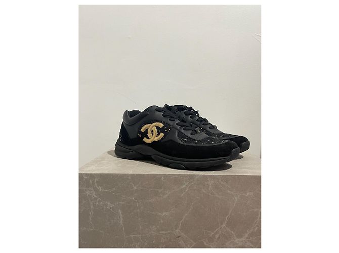 Sneakers CHANEL T.EU 45 in Pelle Nero - vista 2