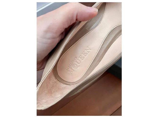 Alexander McQueen Leder High Heels Beige mit Blumen Pink - Ansicht 6