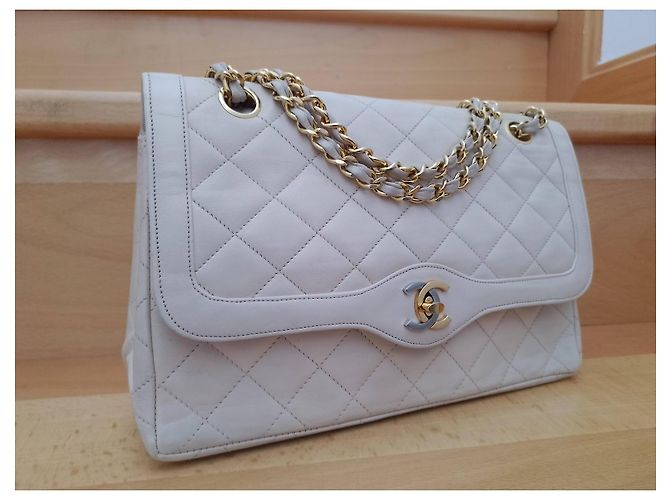 Chanel Handtasche aus beige Leder - Ansicht 2