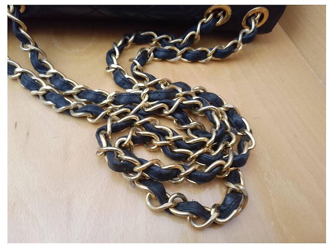 Borsa Chanel XXL in pelle nera Nero - vista 3
