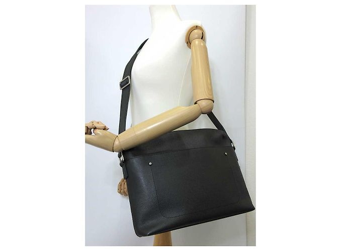 Borsa messenger Louis Vuitton Taiga Grigori Nera Nero - vista 7