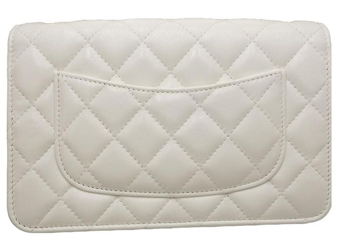 Borsa a spalla Chanel in pelle di agnello matelassé con marchio Coco Bianco - vista 3