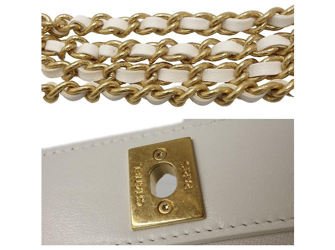 Borsa a spalla Chanel in pelle di agnello matelassé con marchio Coco Bianco - vista 5