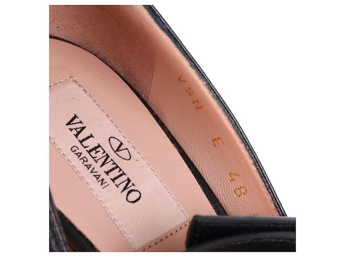 Valentino Garavani VALENTINO - Décolleté Valentino Rockstud in pelle nera (T36) - vista 6