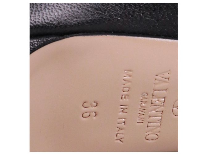 Valentino Garavani VALENTINO - Décolleté Valentino Rockstud in pelle nera (T36) - vista 8
