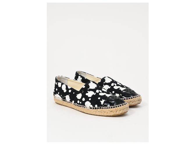 Timeless Mocasines espadrilles en tweed negro con estampado de pintura salpicada y logo CC de Chanel - vista 11
