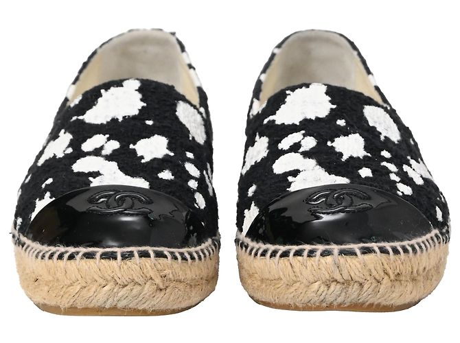 Timeless Mocasines espadrilles en tweed negro con estampado de pintura salpicada y logo CC de Chanel - vista 2