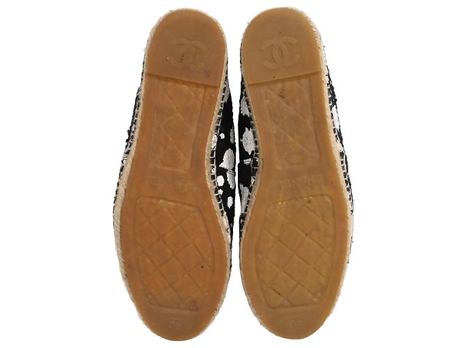 Timeless Mocasines espadrilles en tweed negro con estampado de pintura salpicada y logo CC de Chanel - vista 6