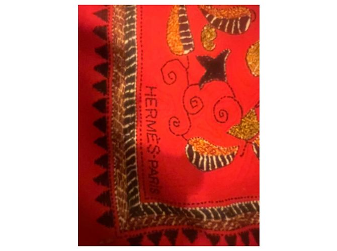 Foulard Hermès KANTHA Tigers en soie rouge - vue 2