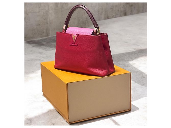 Capucines MM Louis Vuitton 2017 Rosa Roja Púrpura - vista 3