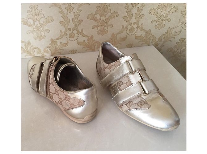 Baskets Gucci en cuir doré - vue 12