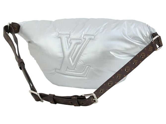 Bumbag in Econyl argento con monogramma Louis Vuitton - vista 2