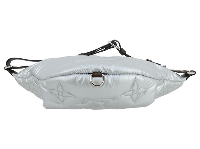 Bumbag in Econyl argento con monogramma Louis Vuitton - vista 3