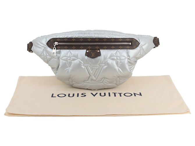 Bumbag in Econyl argento con monogramma Louis Vuitton - vista 6