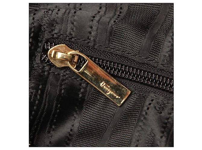 Salvatore Ferragamo Borsa a mano in pelle Gancini nera Ferragamo Nero - vista 8