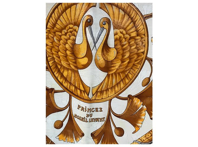 Foulard Hermès Les Princes du Levant in seta beige e giallo - vista 5