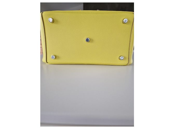 Borsa Hermès Lindy 26 in pelle giallo lime - vista 3