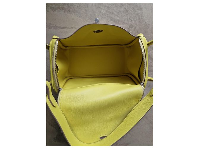 Borsa Hermès Lindy 26 in pelle giallo lime - vista 4