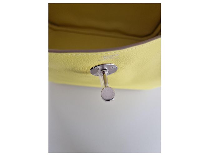 Borsa Hermès Lindy 26 in pelle giallo lime - vista 7