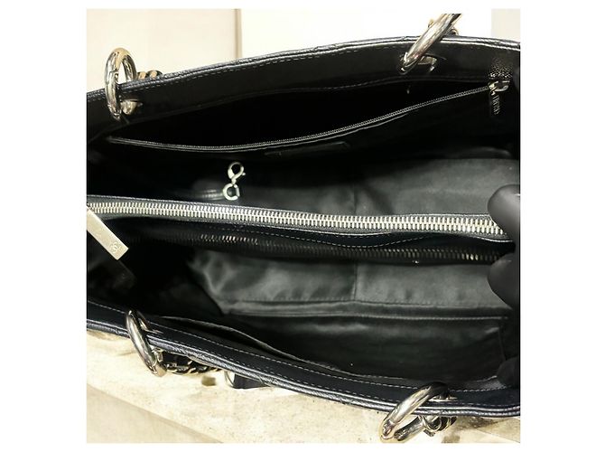 Trendy CC CHANEL Tote Grande de Compras de Caviar Acolchado CC Negro Hardware de plata - vista 10