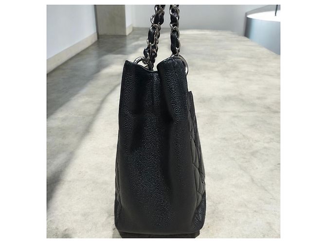 Trendy CC CHANEL Tote Grande de Compras de Caviar Acolchado CC Negro Hardware de plata - vista 16