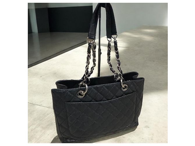 Trendy CC CHANEL Tote Grande de Compras de Caviar Acolchado CC Negro Hardware de plata - vista 5