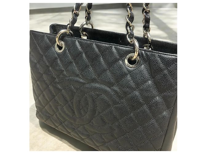 Trendy CC CHANEL Tote Grande de Compras de Caviar Acolchado CC Negro Hardware de plata - vista 6