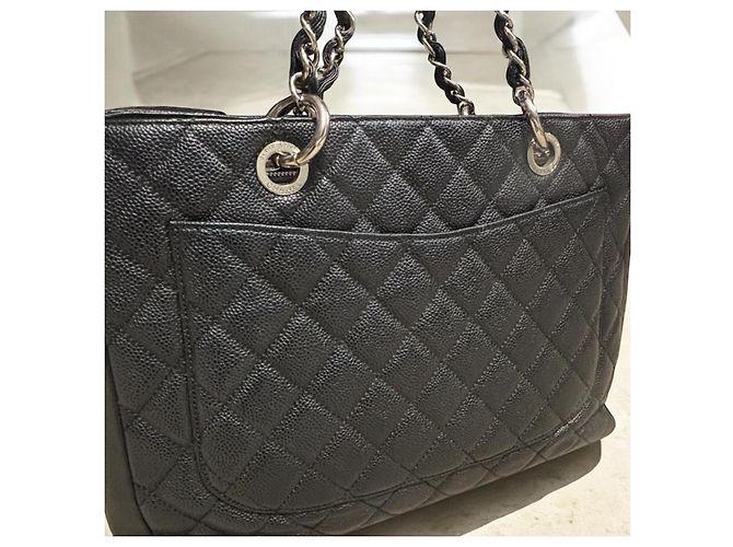 Trendy CC CHANEL Tote Grande de Compras de Caviar Acolchado CC Negro Hardware de plata - vista 7