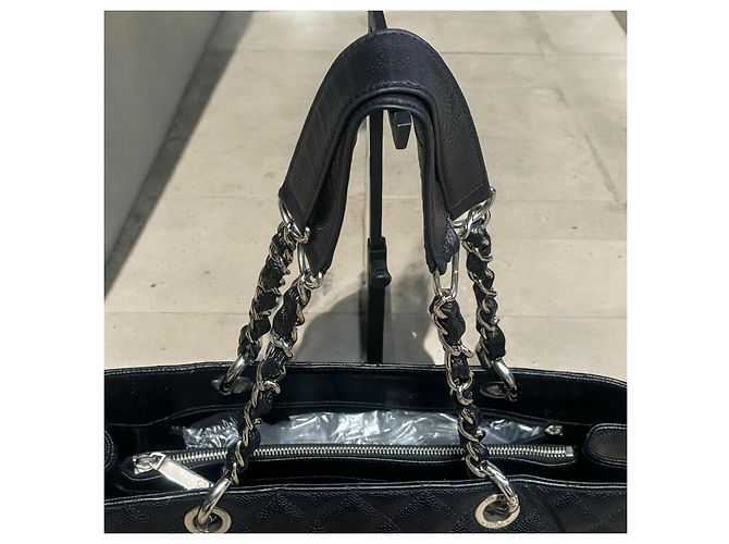Trendy CC CHANEL Tote Grande de Compras de Caviar Acolchado CC Negro Hardware de plata - vista 8