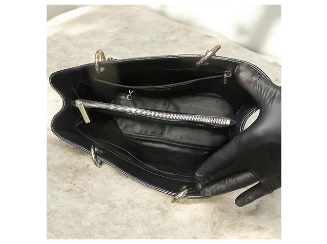 Trendy CC CHANEL Tote Grande de Compras de Caviar Acolchado CC Negro Hardware de plata - vista 9