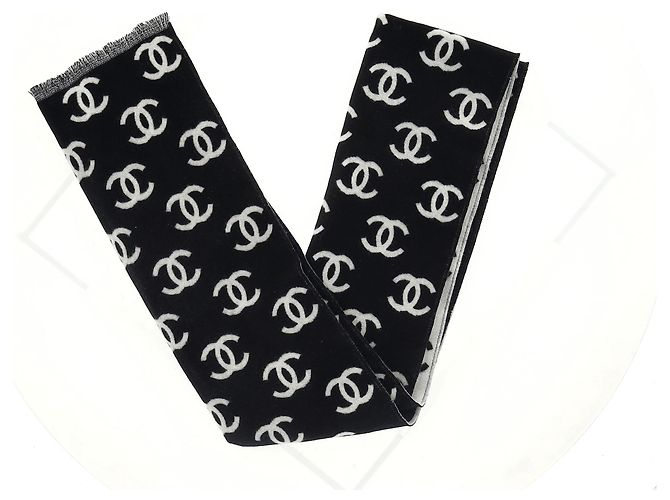 Timeless Sciarpa Chanel CC in cashmere nero - vista 4